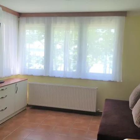 Agnes - Koezvetlen Balaton-parti Szallashely