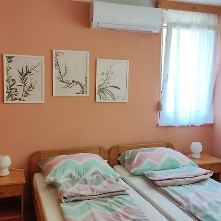 Agnes - Koezvetlen Balaton-parti Szallashely شقة *