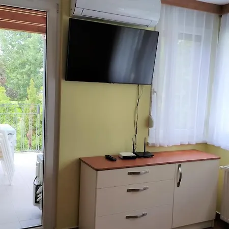 Agnes - Koezvetlen Balaton-parti Szallashely شقة *